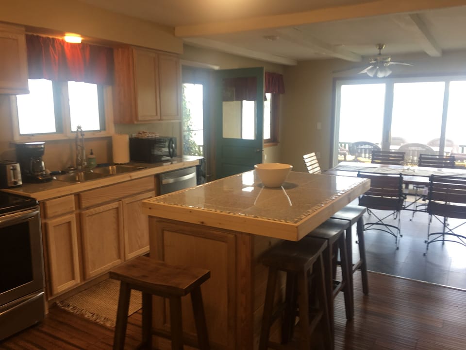 Open floor plan kitchen and dining areas