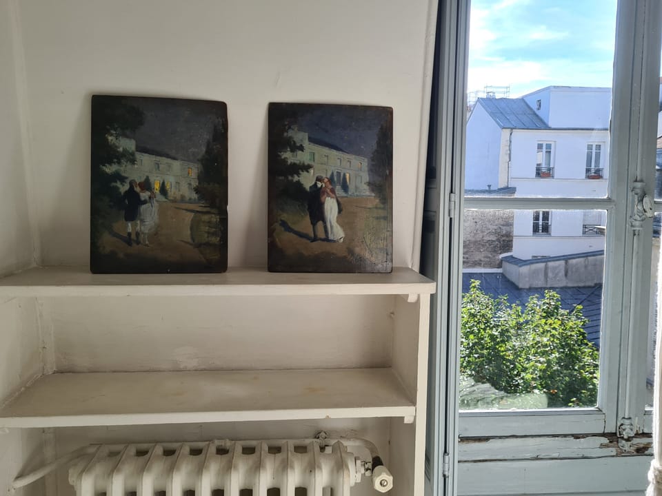 Bedroom 1/
Before and after the party...