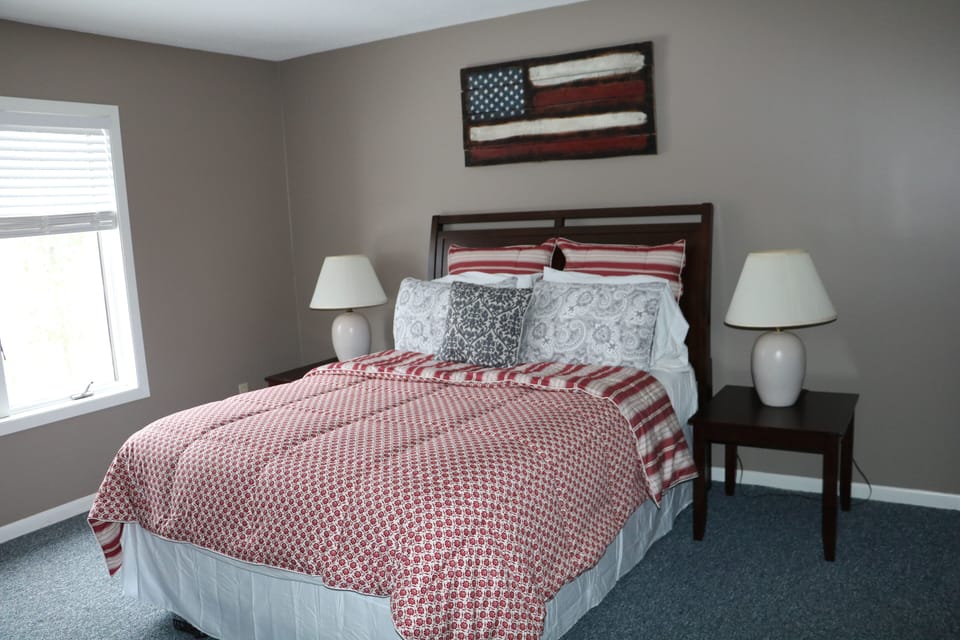 Master bedroom, with queen bed and pillow top mattress