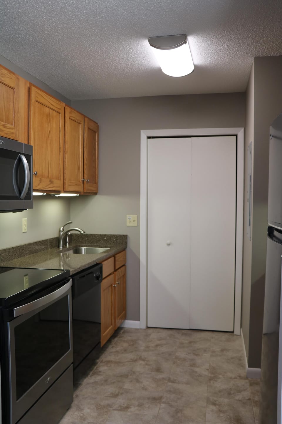 Completed updated kitchen, new quartz countertop, all new appliances and tile