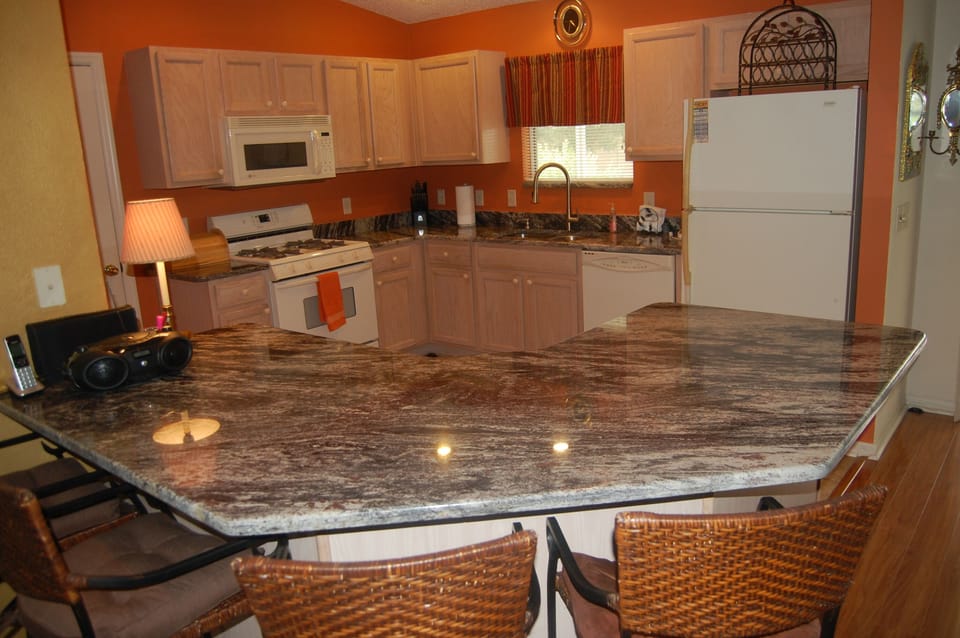 Fully equipped kitchen with new Granite countertops