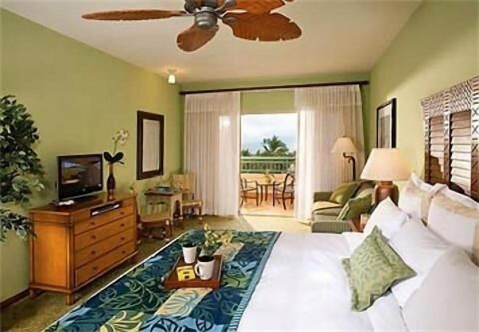 Spacious third bedroom suite offers comfort and ...privacy, privacy, privacy!