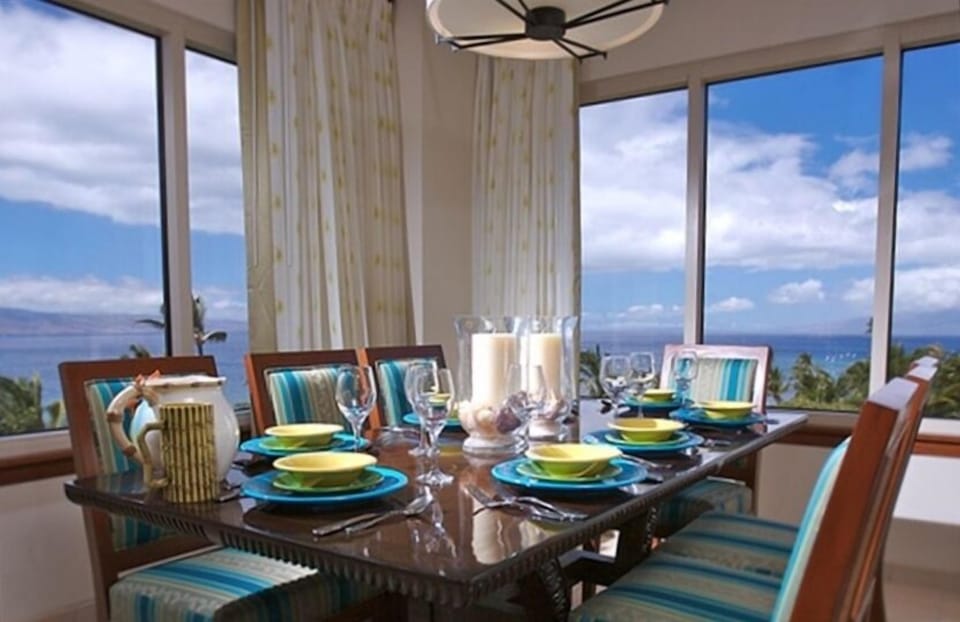 Dine in splendor, surrounded by the ocean and views of neighboring islands.