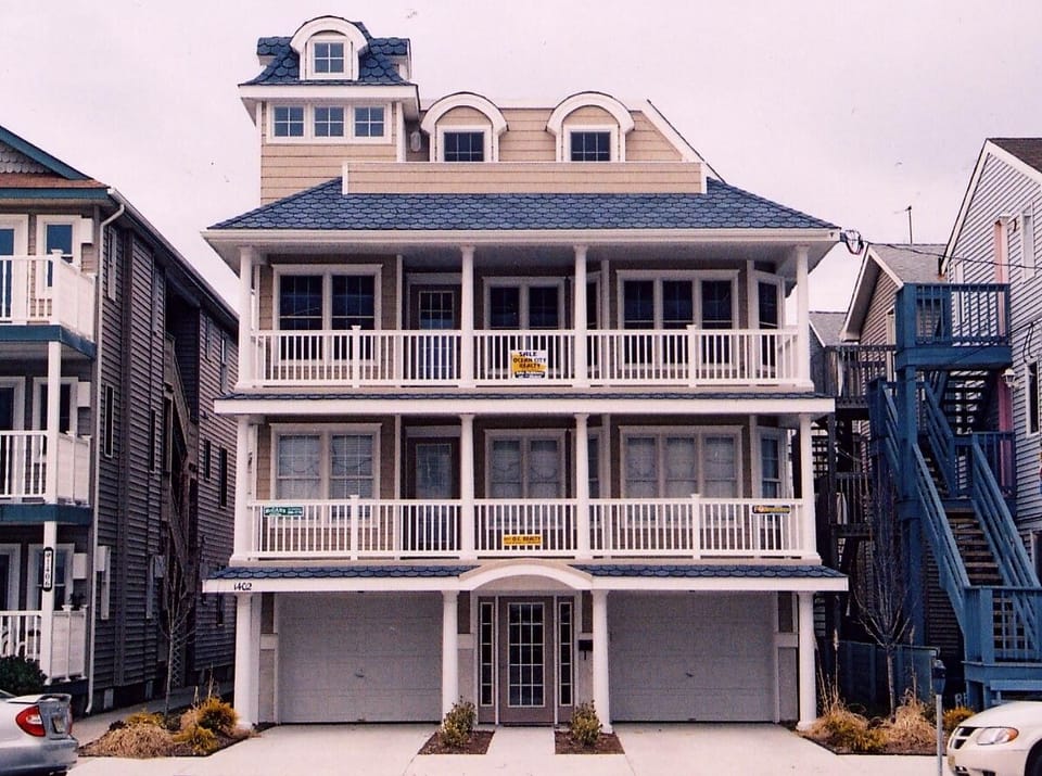 You will have the top 2 levels (2nd/3rd floors)!