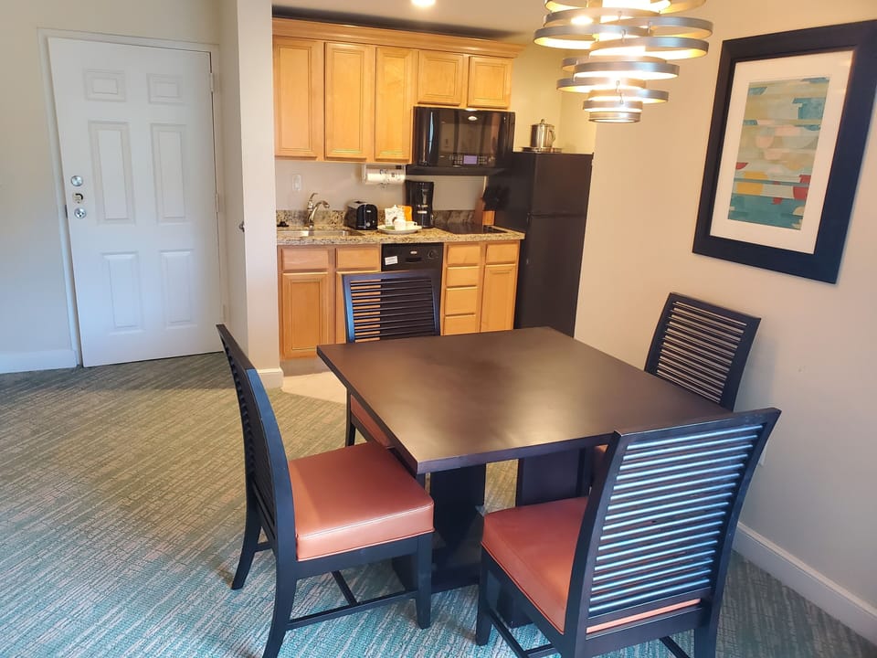 Eating are and kitchenette of smaller 1br side
