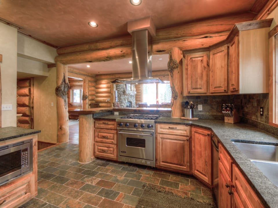 Big Dog Lodge, Kitchen, 3