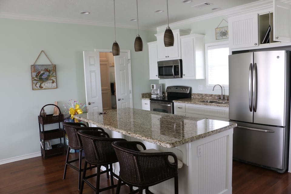 Kitchen and laundry/pantry