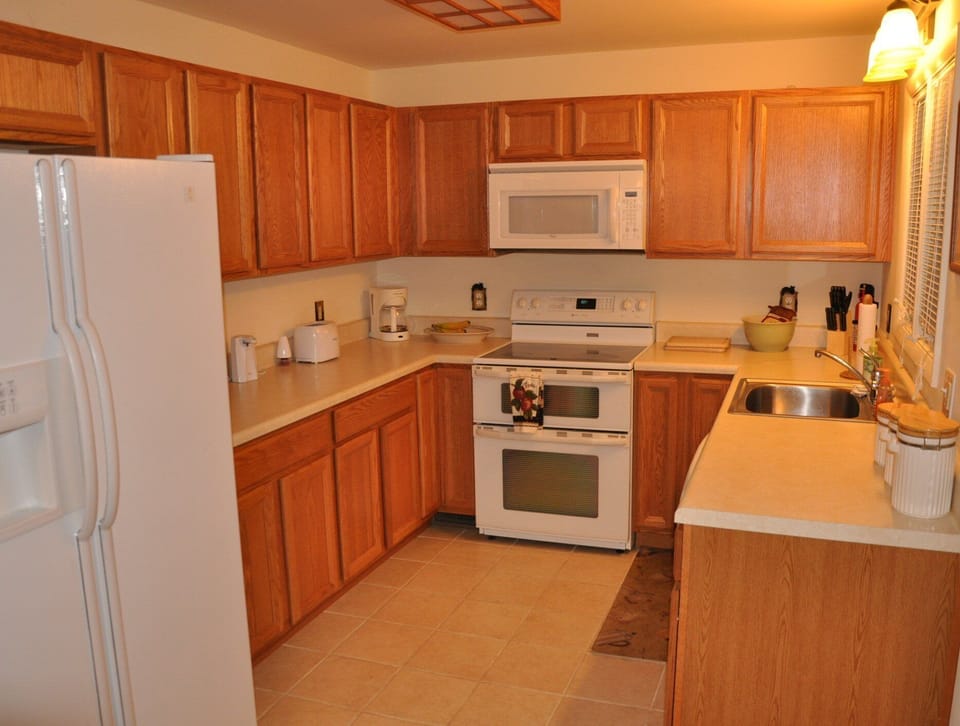 Full kitchen including a dishwasher
