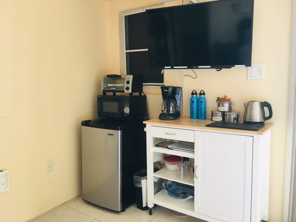 Kitchenette w/ Mini Fridge, Toaster Oven, Microwave, Coffee Maker and Dishes