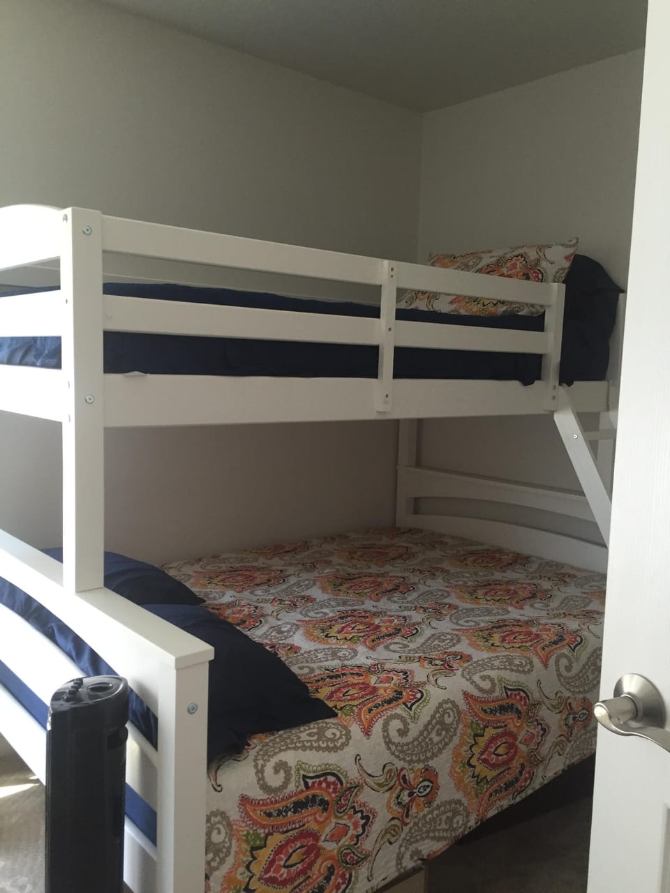 4th bedroom-2 twin over full bunks
