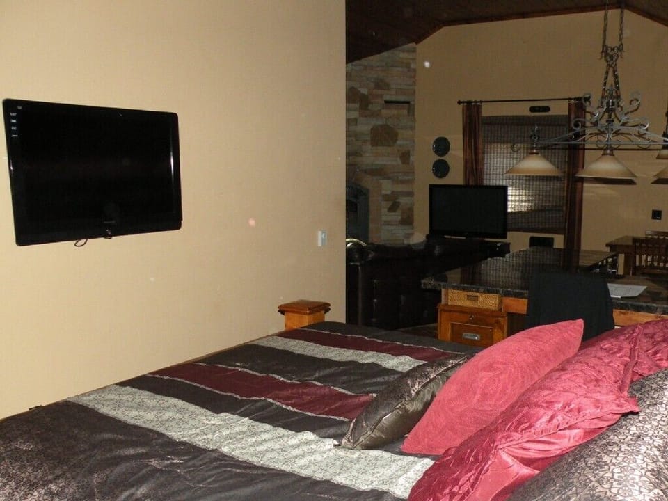 Owners Quarters with 40' and 50' TVs, King Size Bed.