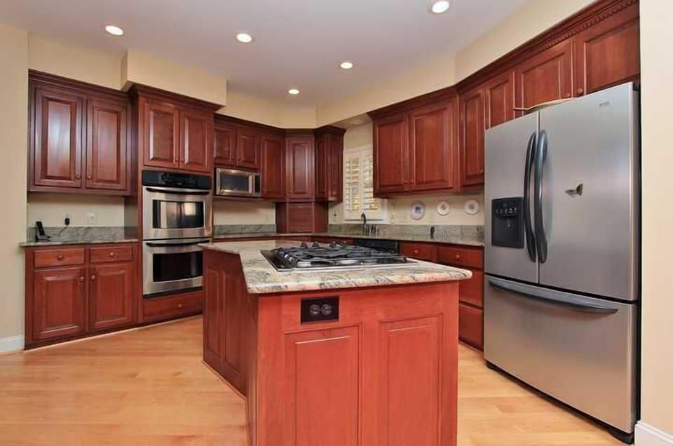 Stainless appliances, cherry cabinets, granite counters