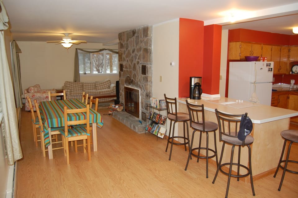 Open layout dining area and island cooktop