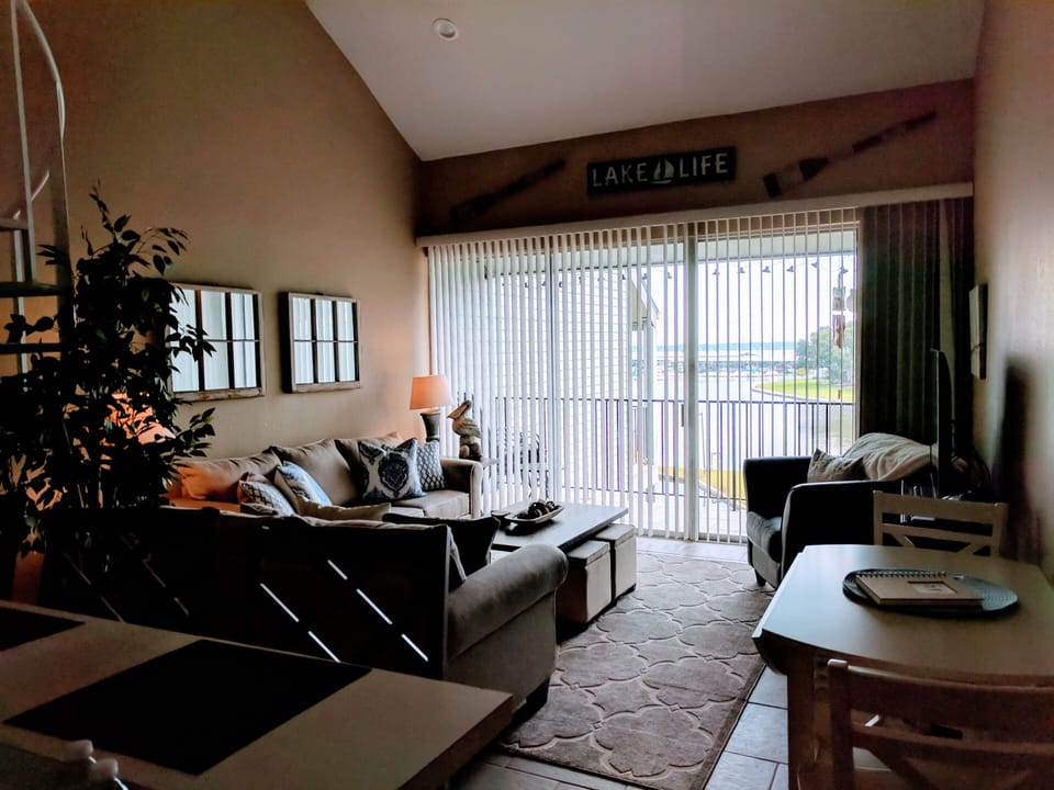 Relaxing lake view from the living area