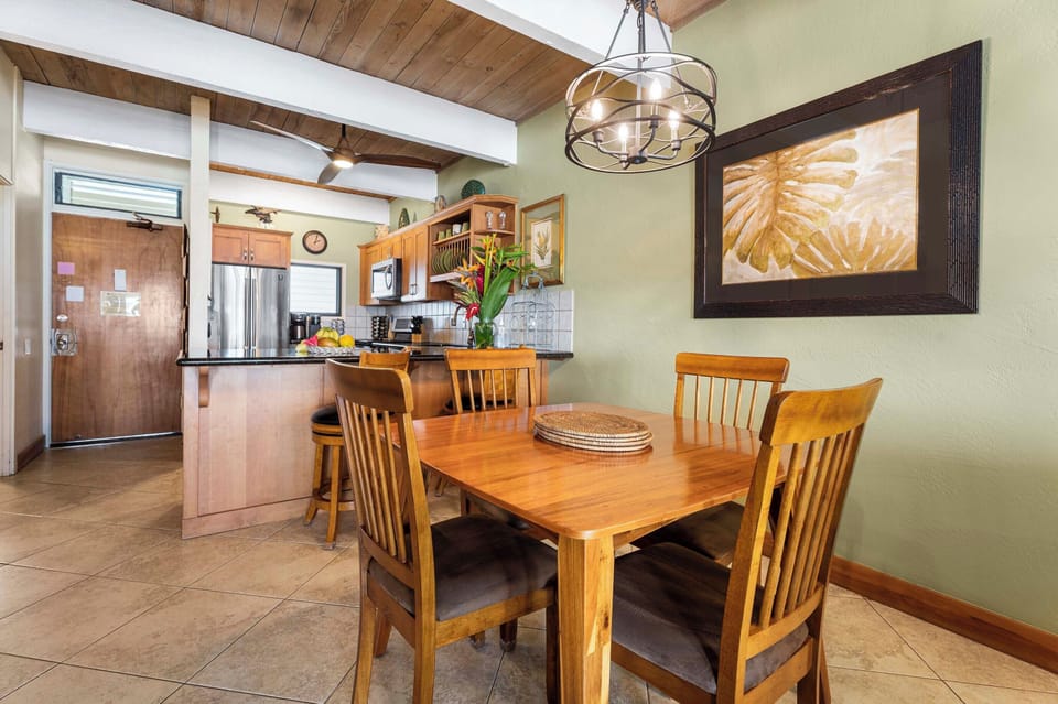 Dining room into kitchen