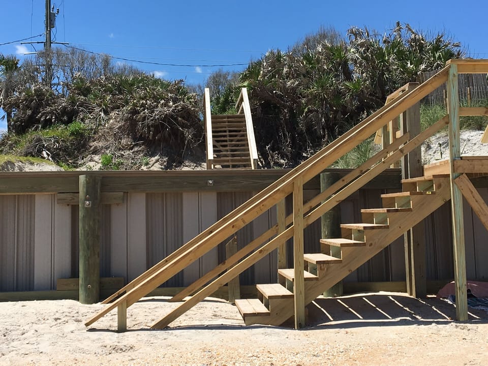 Access to beach level