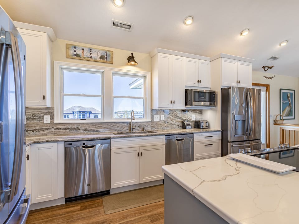 Well Equipped Kitchen.  Plenty of Counter Space,  dishes & glassware, utensils! 