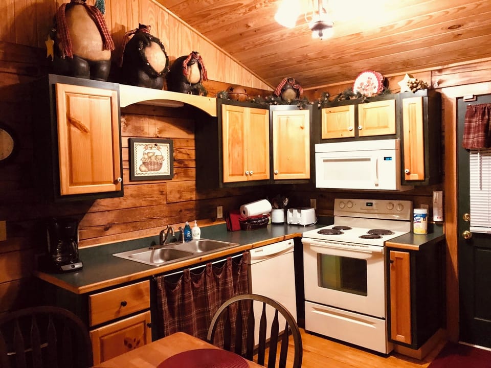 KItchen - Electric Range With Oven, Microwave Oven, Dishwasher