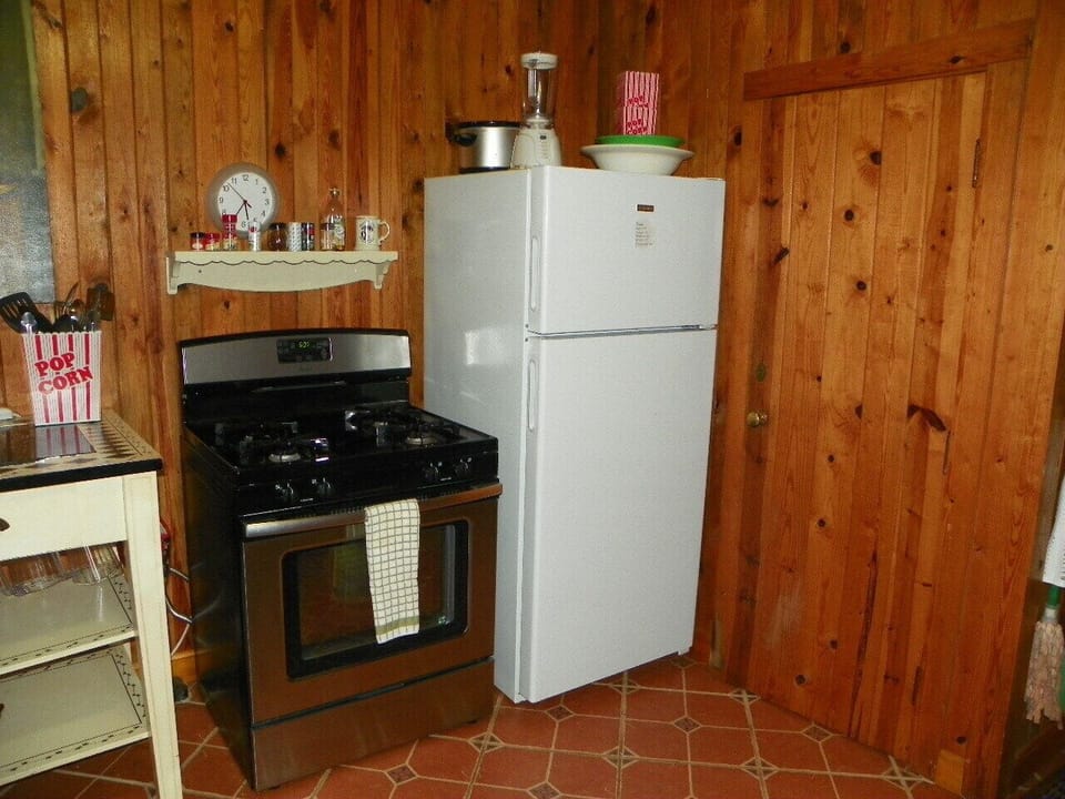 NEW GAS STOVE & FRIG