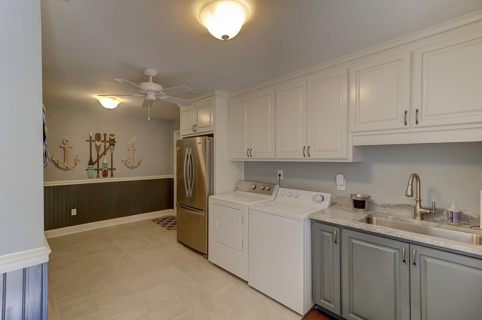 Sand Drop Zone - with second Refrigerator and second W&D - Ground Floor 