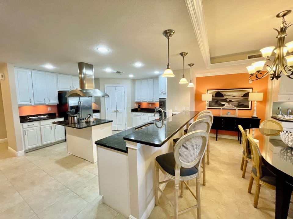 Kitchen/Dining Areas
