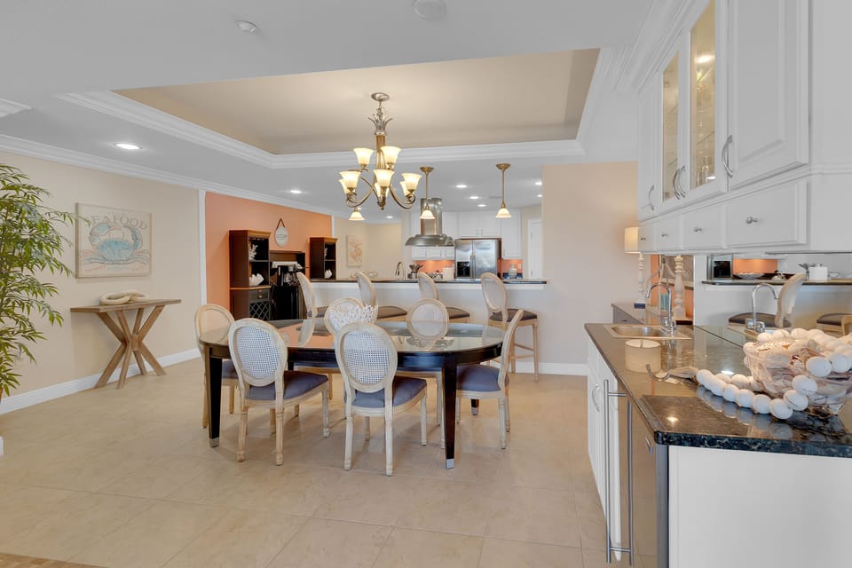 Dining Room/Kitchen View