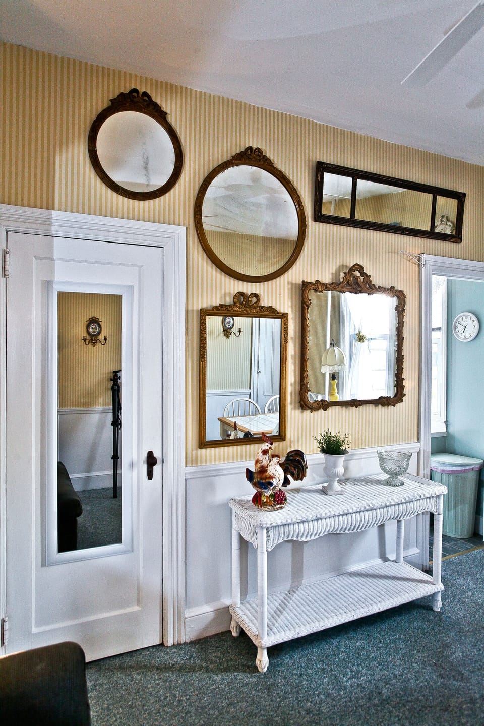 LIVING/DININGR ROOM