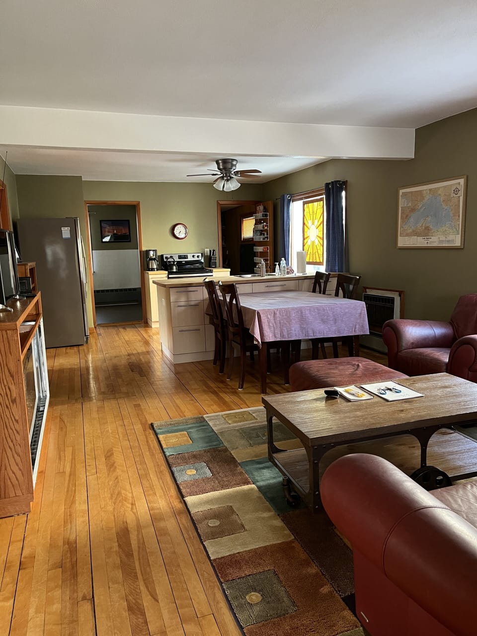 Open floor plan.  Dinning room seating for 4.