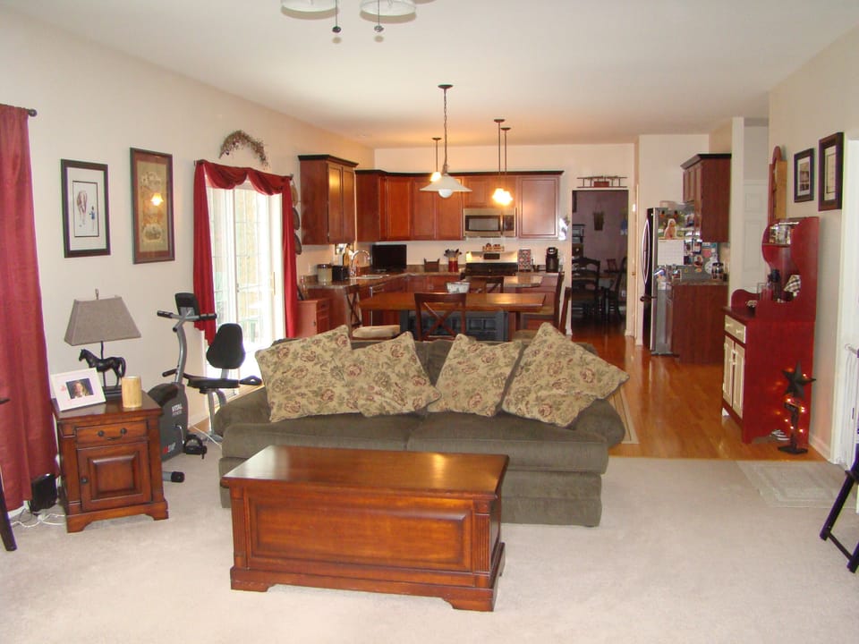 Open floor plan kitchen/family room