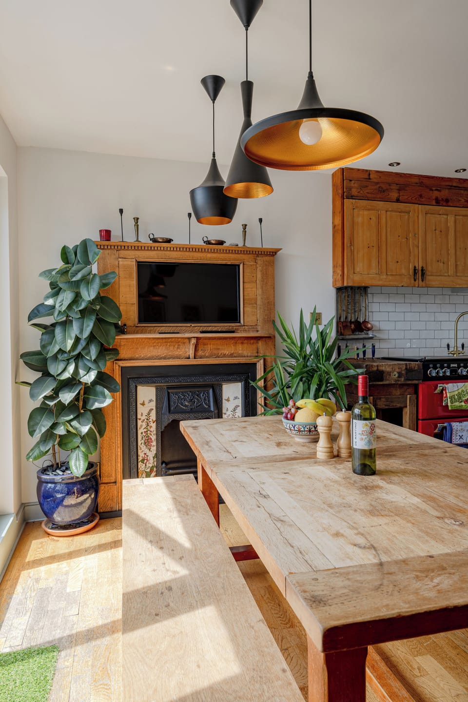 Dining room area with tv and table to sit up to 8 guests