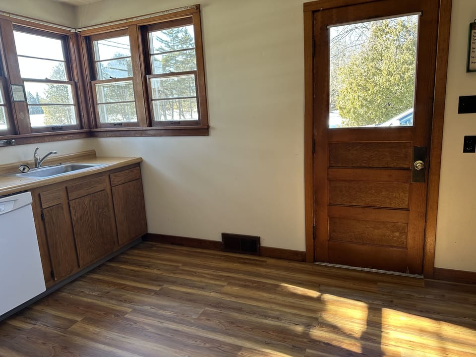 The full kitchen has a breakfast nook for those that awake early.