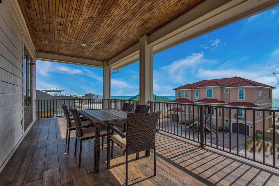 Dining main deck