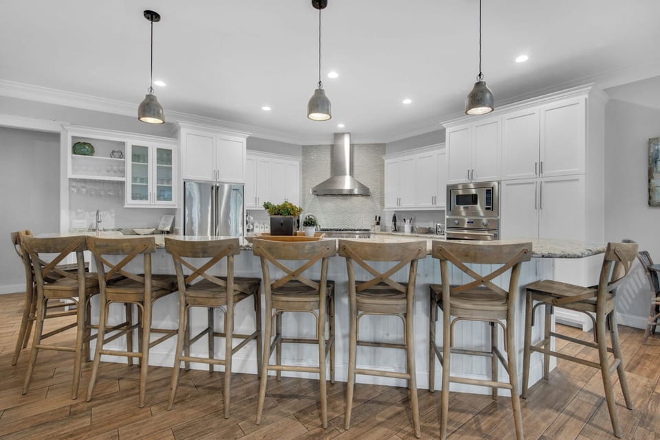 Kitchen bar area