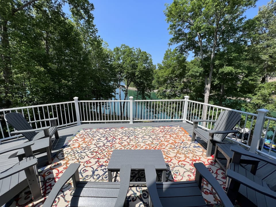 Upper Deck Seating Area- perfect for night star watching 