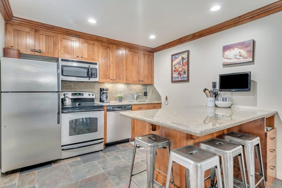 Perfect entertaining kitchen with bar seating for 4