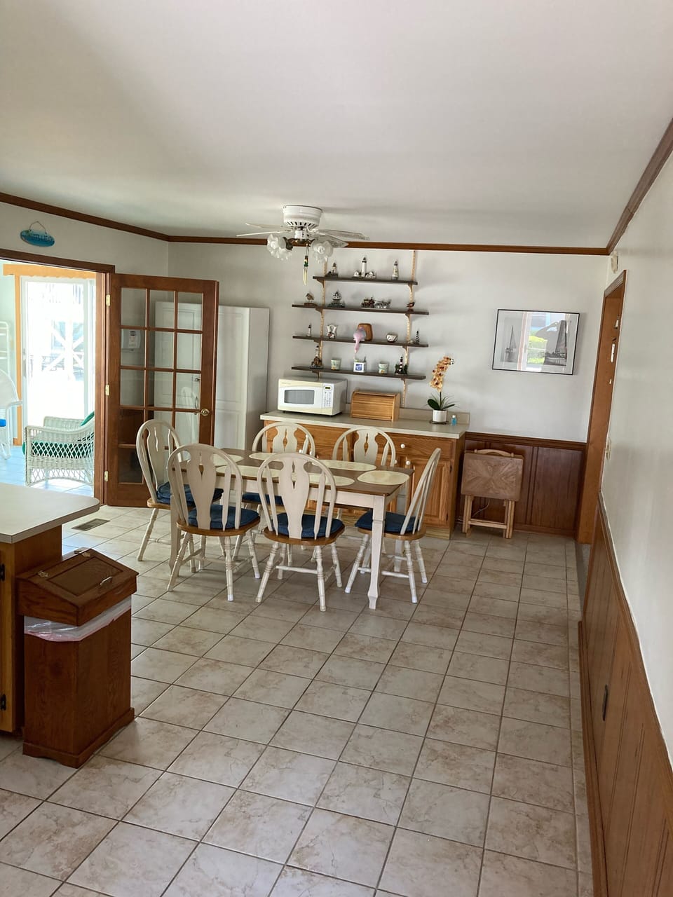 Kitchen and Eating area