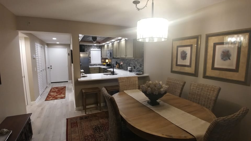 Dining area, seats 6, looking through kitchen to front door