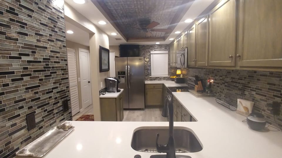 All new - Quartz counter tops, stainless appliances, ceiling fan, eat in bar!