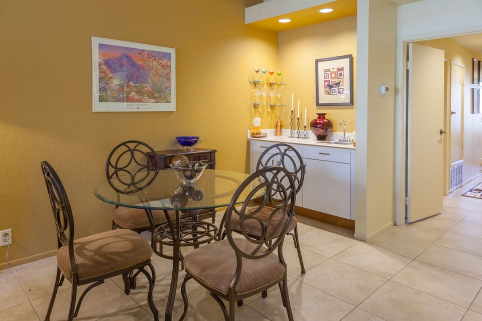 dining/bar