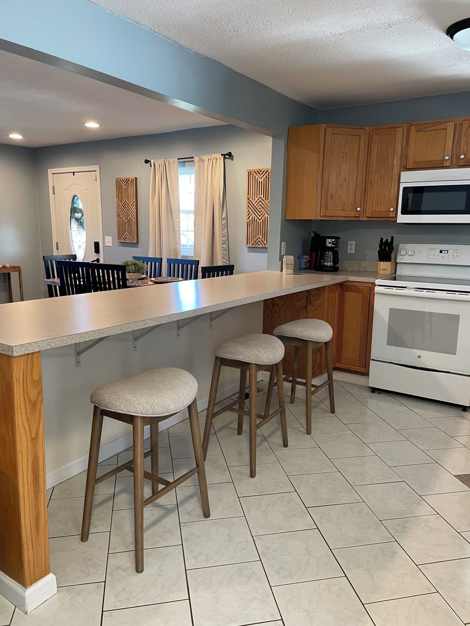 3 additional barstools are attached to the kitchen.