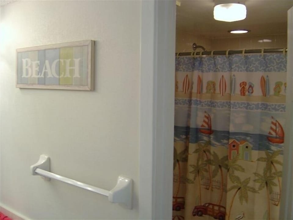 Beachy master bath
