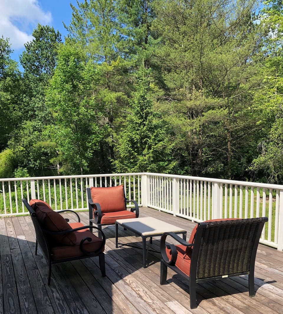 This a deck that is off the 2nd floor bedroom. It over looks the woods.