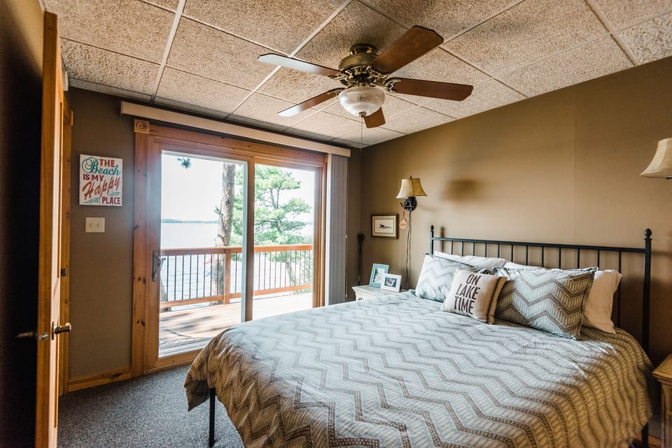 Upstairs bedroom 1- overlooking the lake. Queen bed.