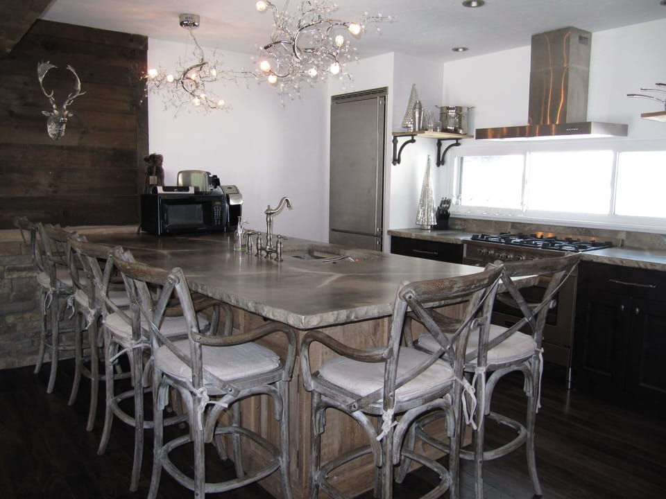 Gourmet kitchen with 36' professional range & everything the family chef needs