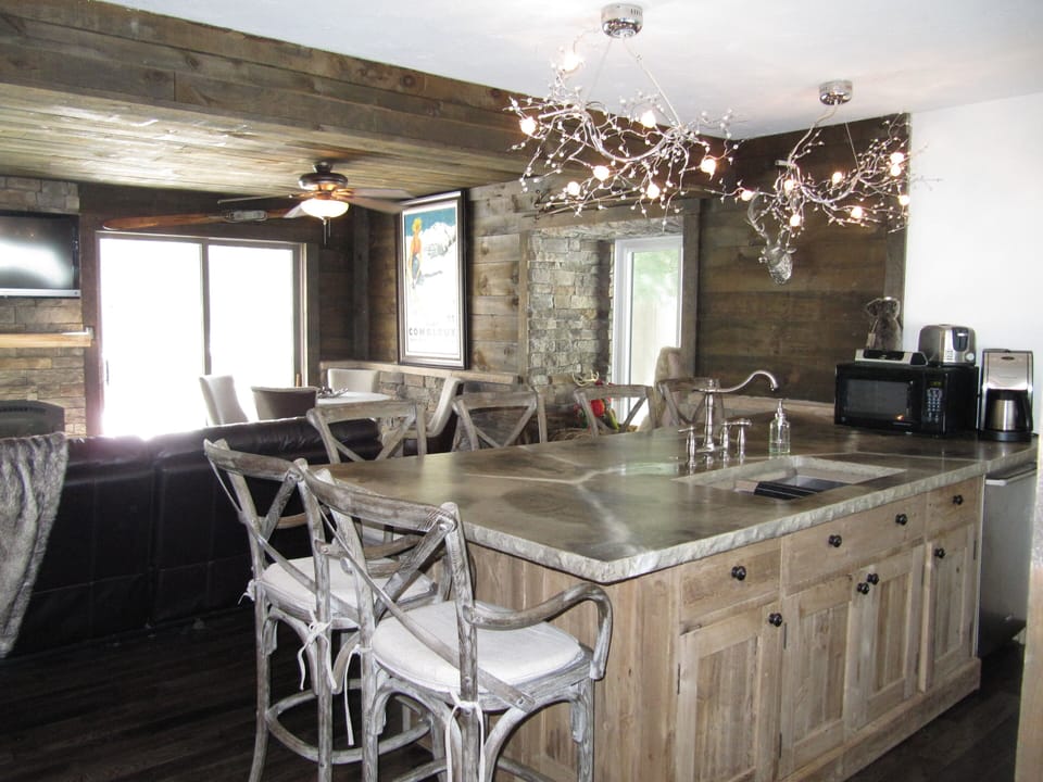 Large island with plenty of stools - for dining, gathering & fun times!