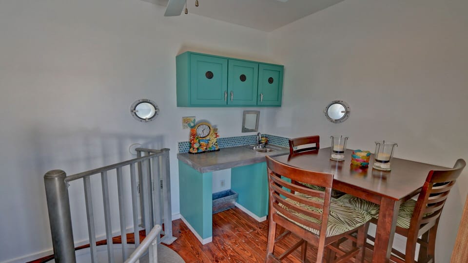 3rd floor deck wet bar