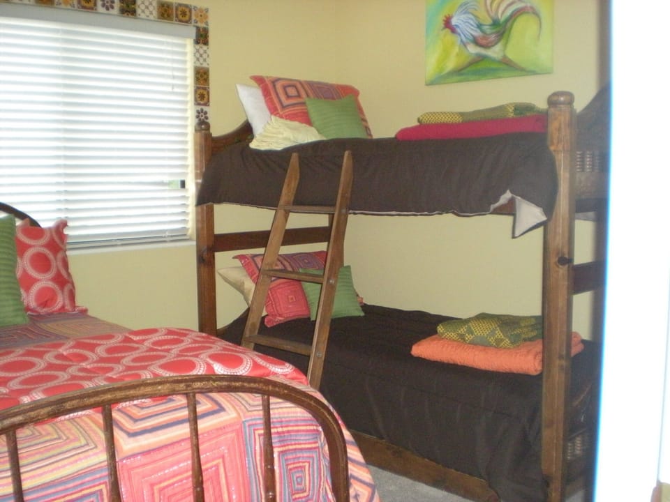 2nd bedroom