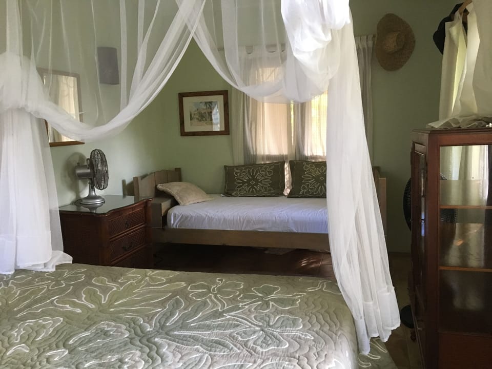 bedroom with queen & twin beds