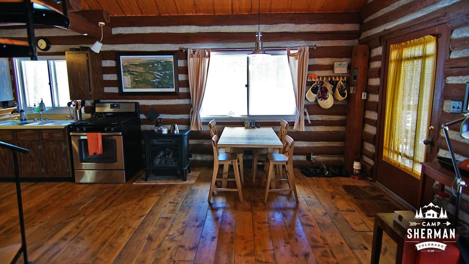 Dining area, table expands to seat 6.
