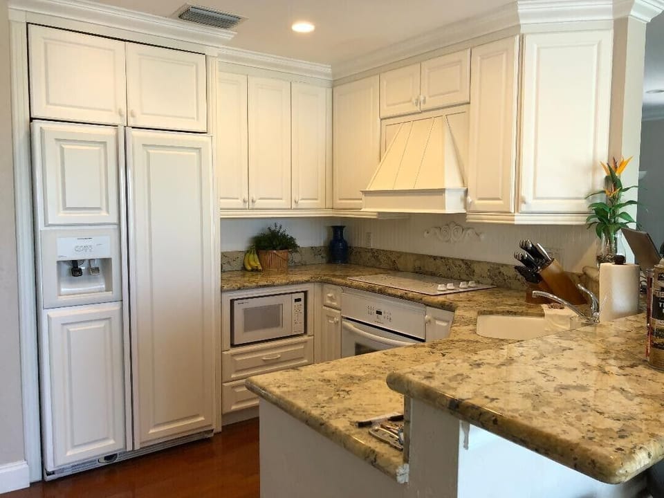 The Kitchen area includes a Smooth Top w/Custom Hood, Fridge/Icemaker and TV.